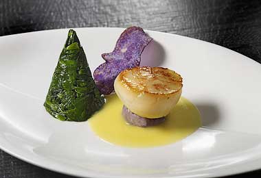 NOCI DI CAPPESANTE ARROSTITE IN SALSA DI PATATA ALLO ZAFFERANO