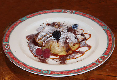 SFOGLIATINA DI MELE SU LETTO DI CREMA PASTICCERA